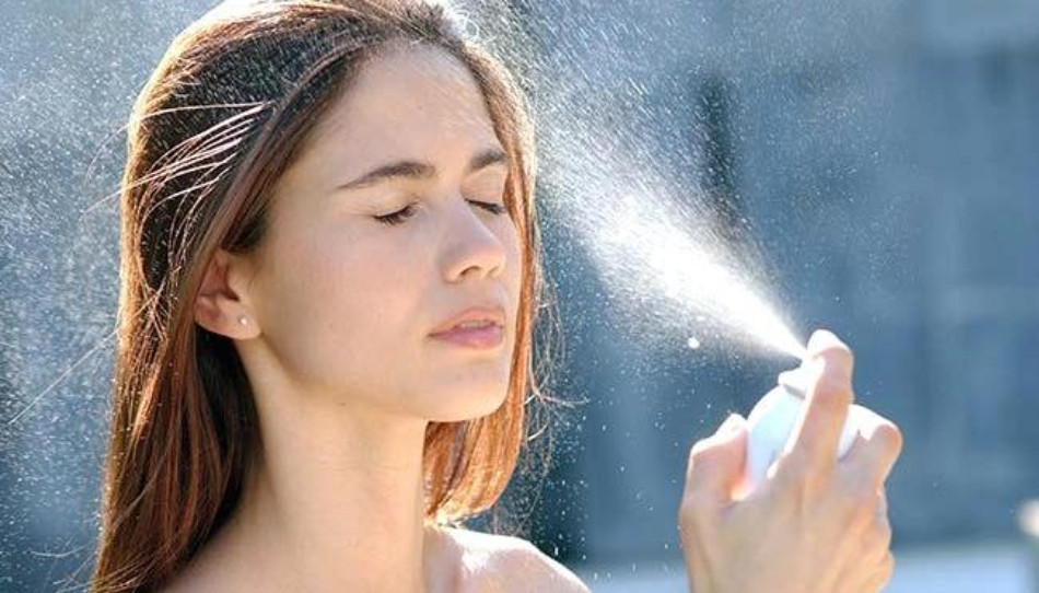 Xịt khoáng hỗ trợ cấp nước và làm dịu da