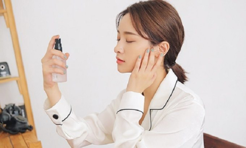 Xịt khoáng khi cảm thấy căng thẳng